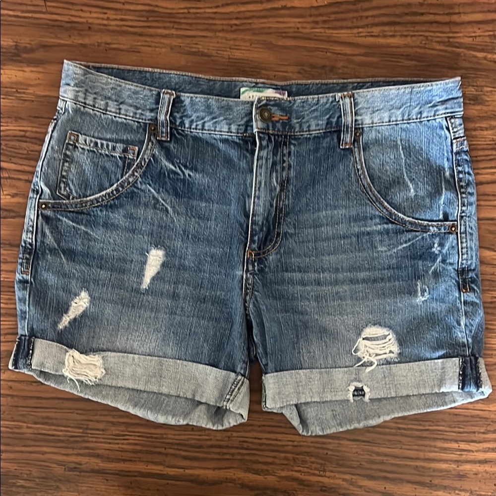 Forever 21 Women’s Blue Jeans Shorts Size: 31 ( Medium)